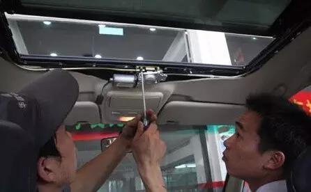 汽车天窗修修很贵啊，平时没注意保养，后悔死！
