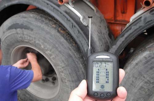汽车轮胎气压打多少合适呢？