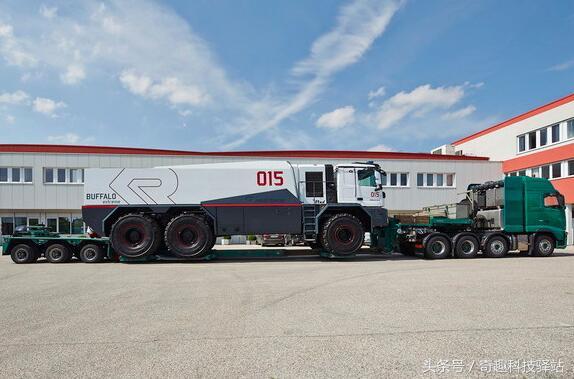 全球最大的消防车：长13米，重达68吨