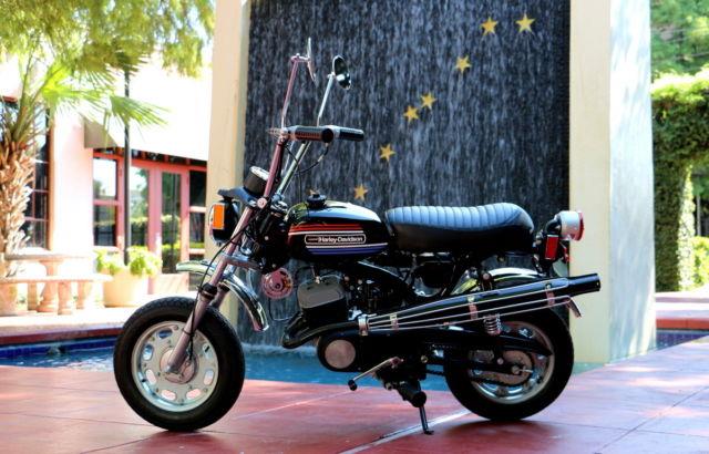 实拍：大哈雷生产的小“猴子”摩托车，配二冲程90cc发动机