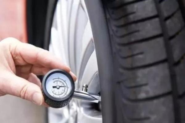 汽车轮胎标准胎压是多少？是2.3还是2.5？老司机来为你揭秘