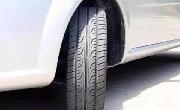 汽车轮胎标准胎压是多少？是2.3还是2.5？老司机来为你揭秘